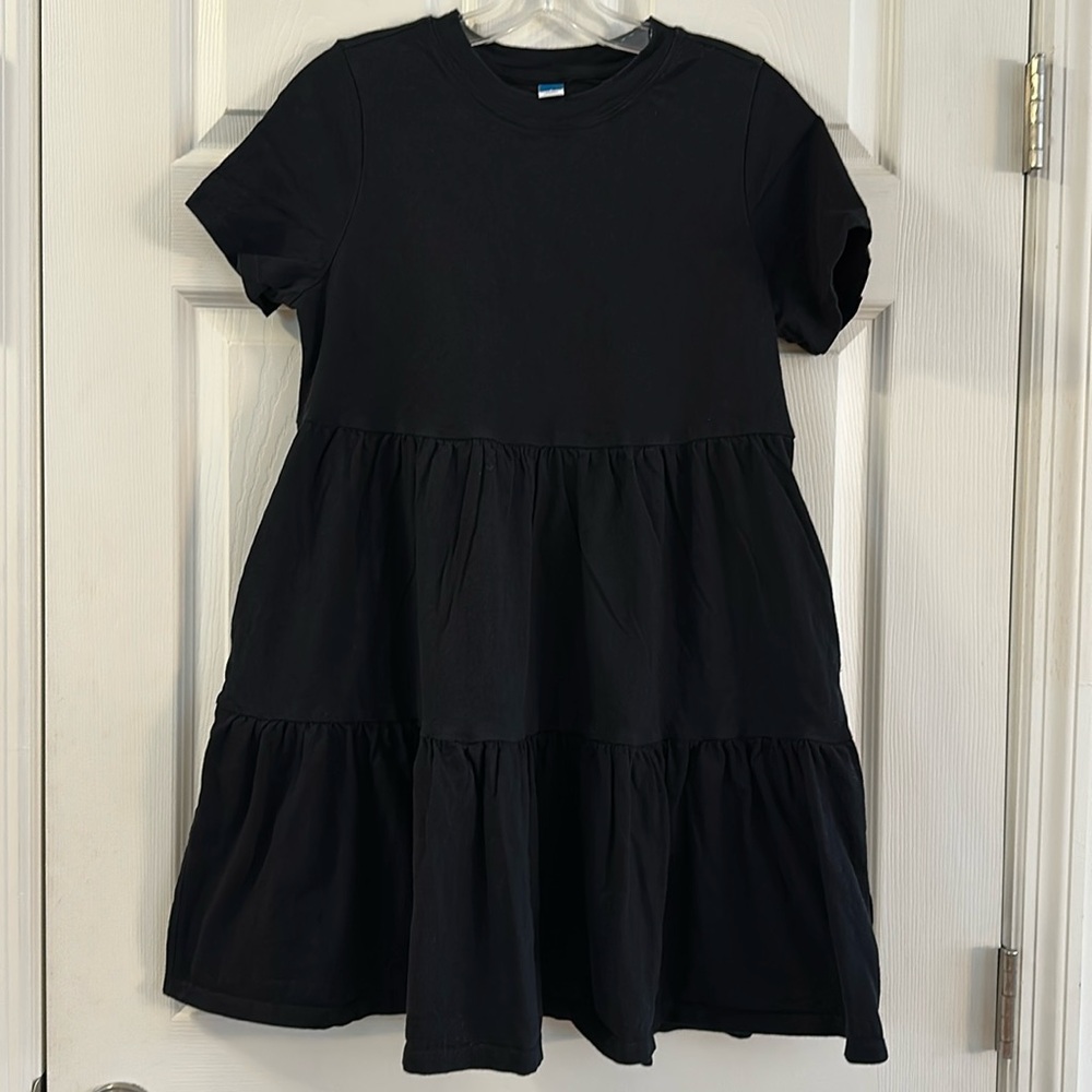 Old Navy (S) black short sleeve dress.